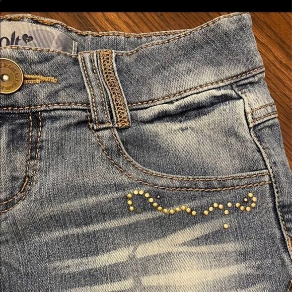 Jolt women’s Denim shorts. Size 0 - Picture 4 of 11